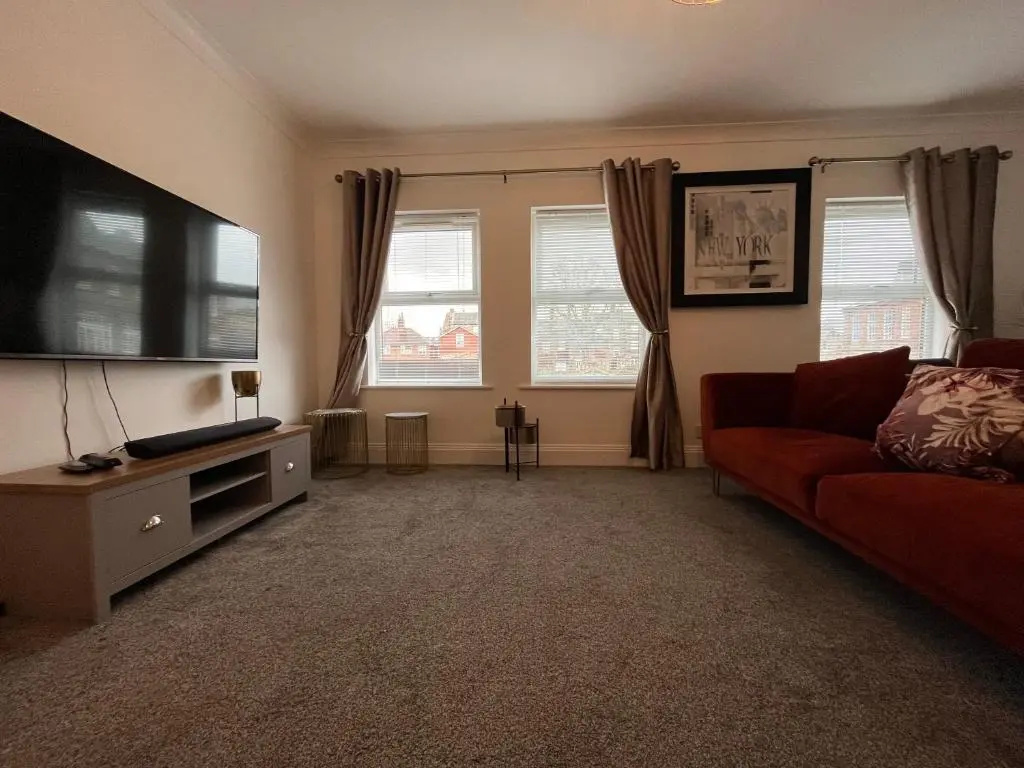 York Centre 2 Bedroom Renovated Flat, 8 Escrick Street
