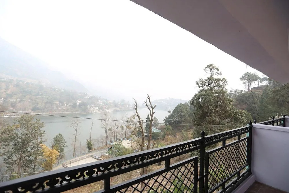 OYO 12312 Home Lake View 2 BHK Bhimtal