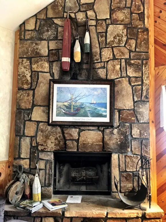 C13 - Forest View two bedroom, two bath Harbor North luxury loft cottage with private hot tub o Lake on Ouachita