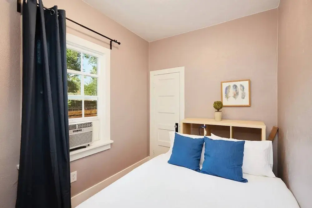 2BR Olympic Center Downtown