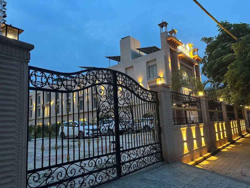 Anandi Bhawan by Paandora