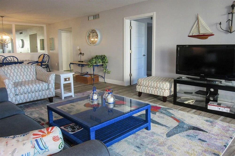 Creciente 213N - 2 Br Condo