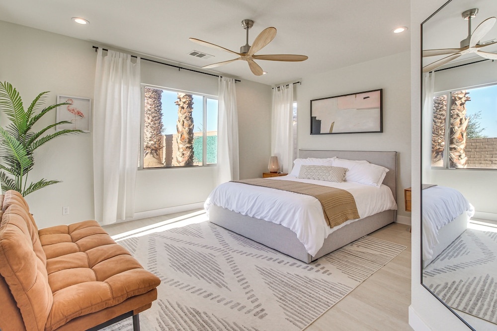 Indio Oasis w/ Heated Saltwater Pool + Hot Tub!