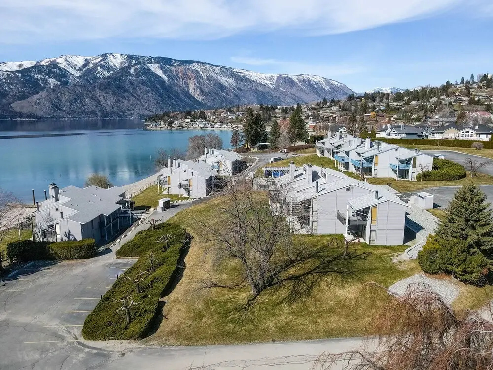 Yacinde Condos