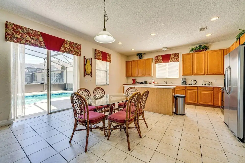 Lanai & Game Room: Vacation Home in Davenport