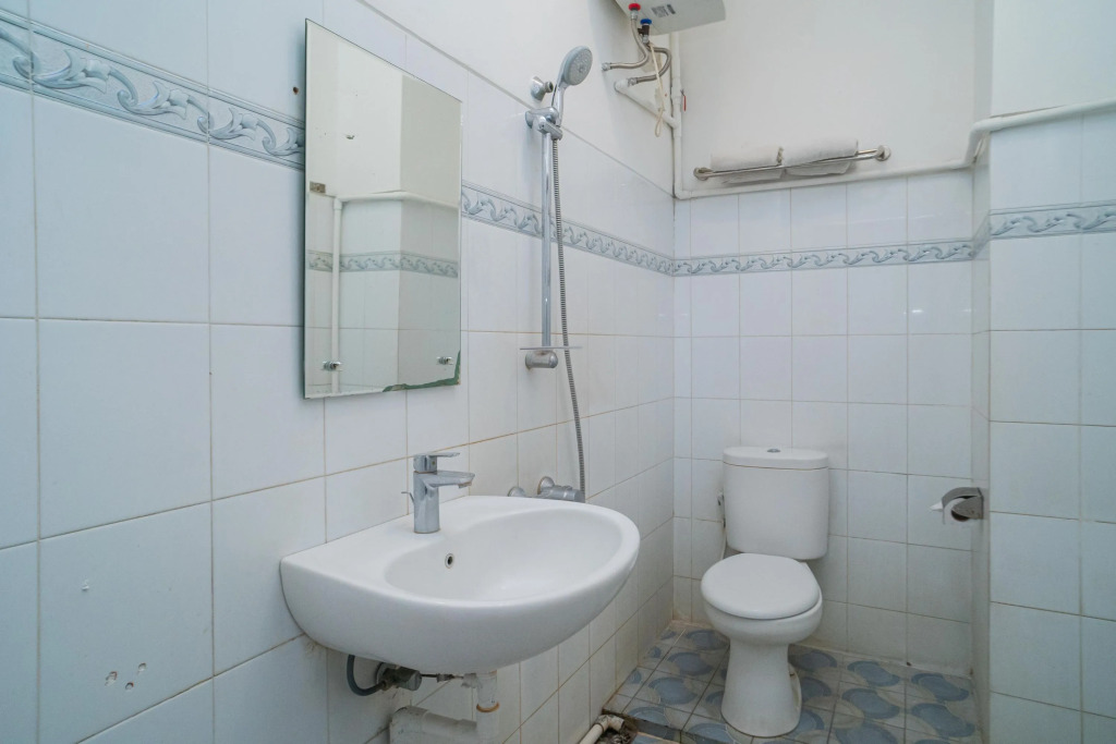 RedDoorz Plus at Hotel Surya Solo