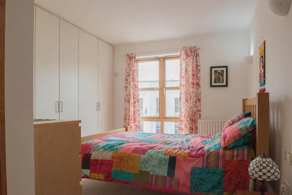 Lovely 2 Bedroom Flat in Excellent Location