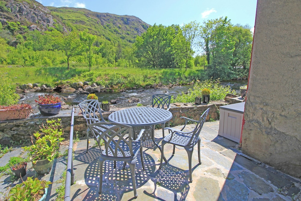 Riverbank Cottage