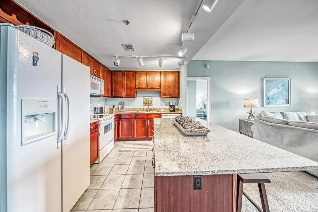On the 3-d Floor, Laketown 324 - Large 2 BD , Great Views and Amenities