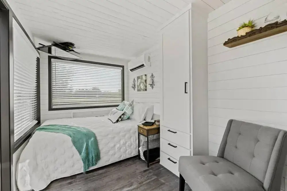 New Wilderness Hideout-cozy Container Home