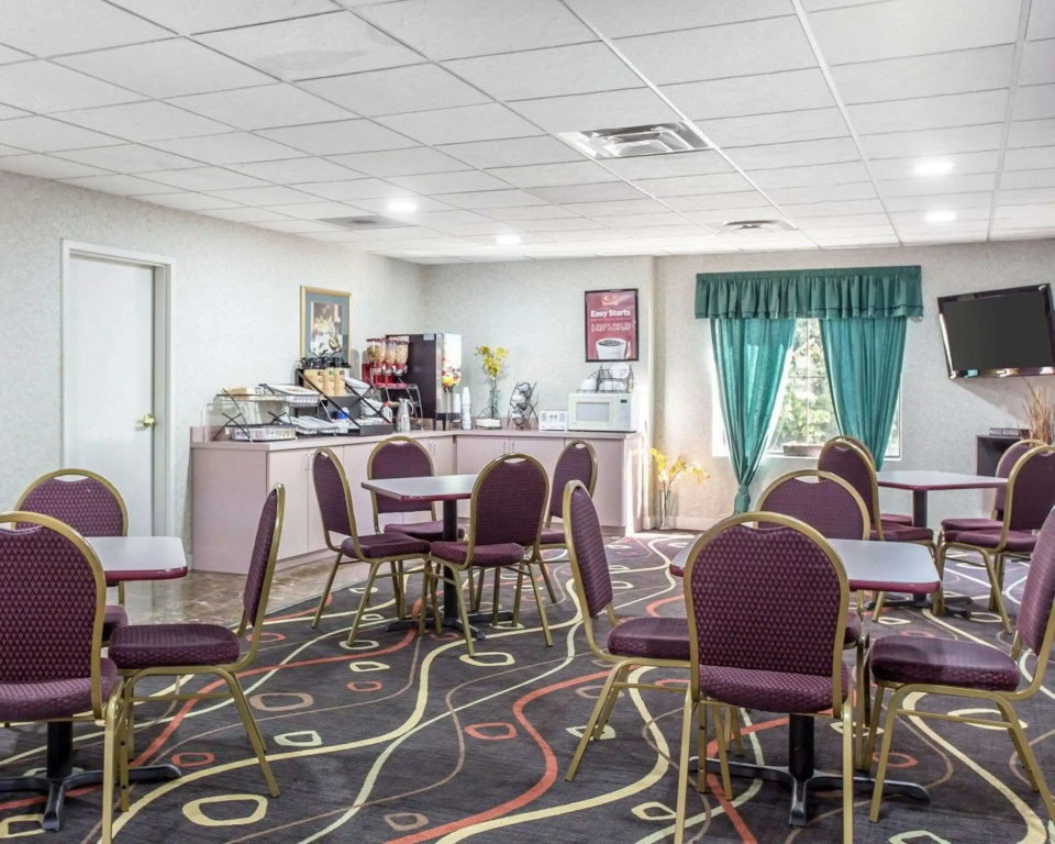 Econo Lodge Inn & Suites Marietta near Dobbins ARB