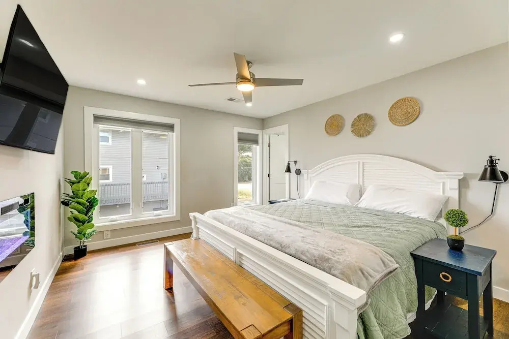 Waterfront Home w/ Views, Hot Tub in Ocean Pines!