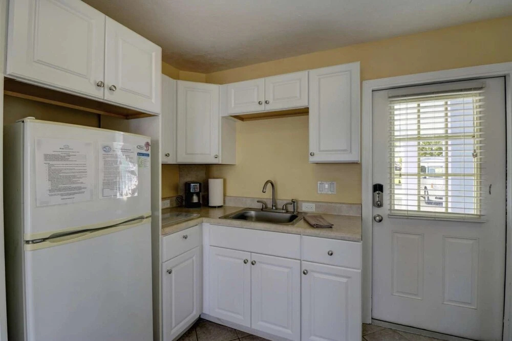 Bayside Bungalow 1 - Large Screened Lanai With Beautiful Bay Views