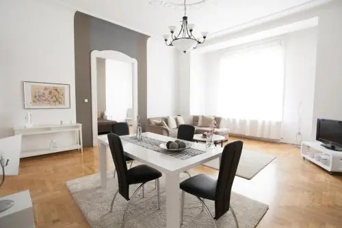 Royal Center Apartment