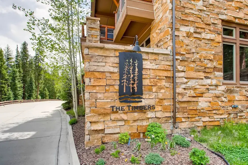 Luxury 3br Ski In-out /firepit, Pool, Sauna 3 Bedroom Condo by RedAwning