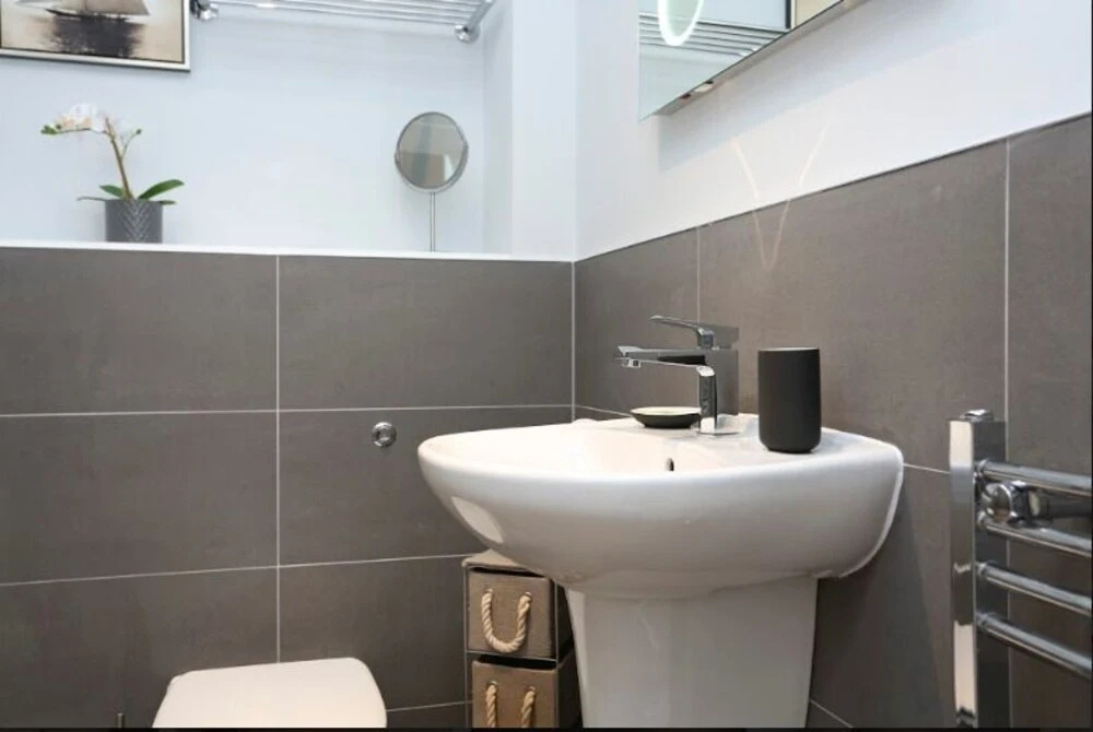 Stunning Newly Refurbished Apt With Private Entrance