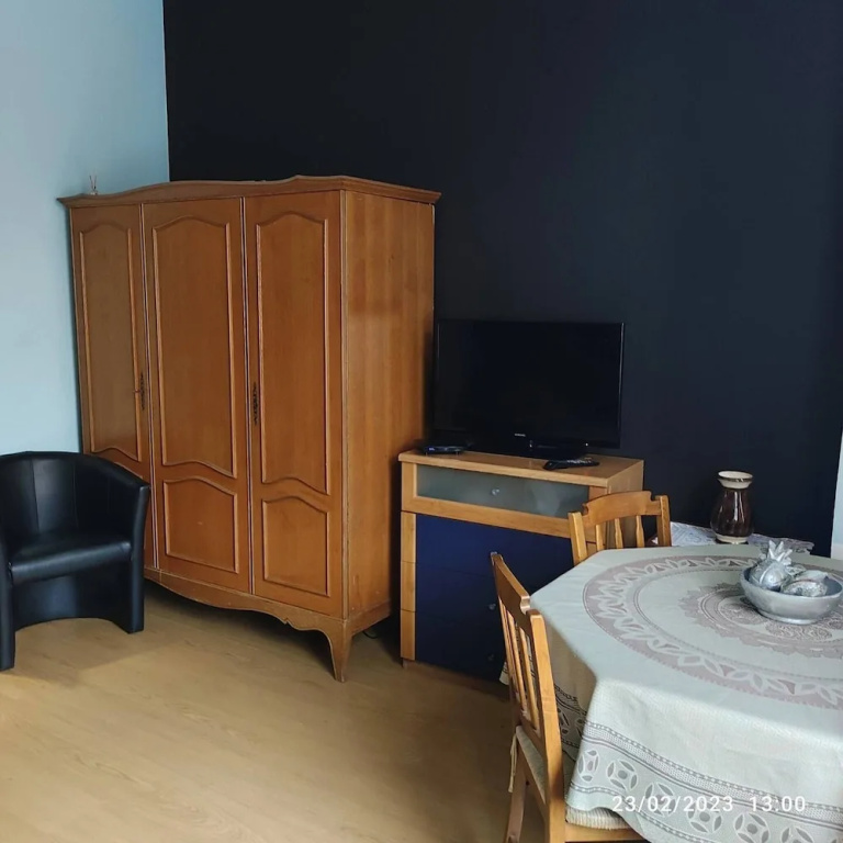 "entire Cozy Three Bedroom Apartment in Bruxelles"