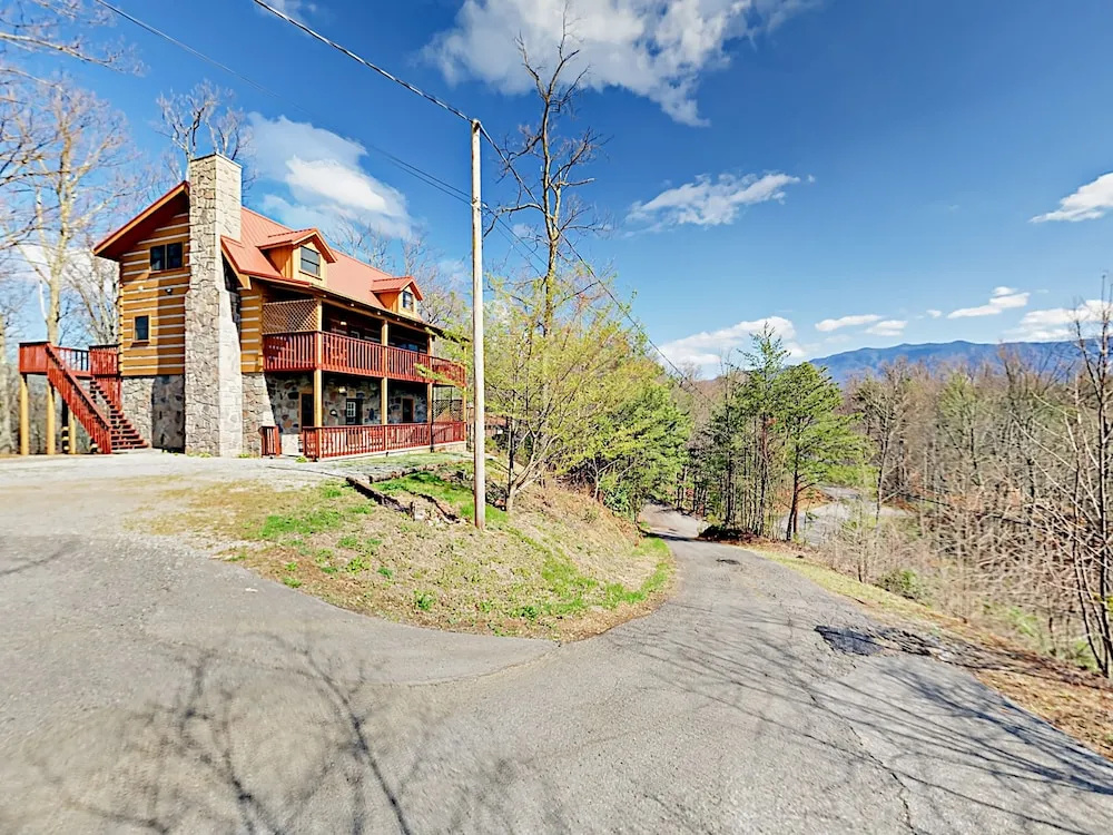 1065 E Foothills Dr Cabin 3 Bedrooms 3 Bathrooms Cabin