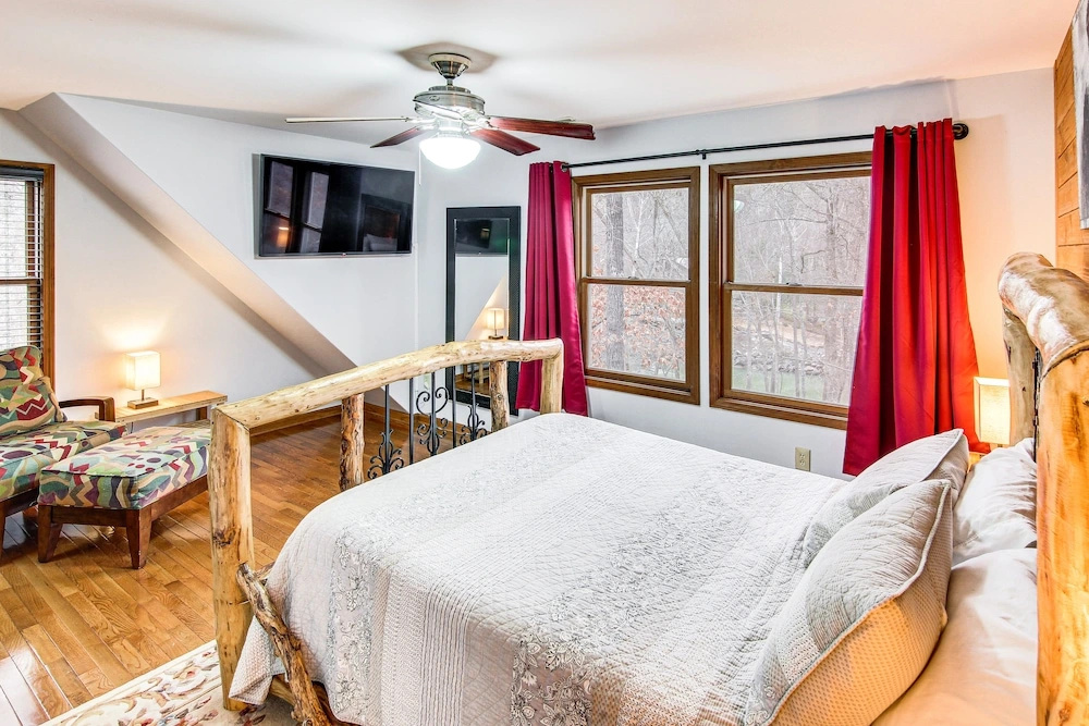 Riverfront Lake Lure Lodge w/ Deck on 13 Acres