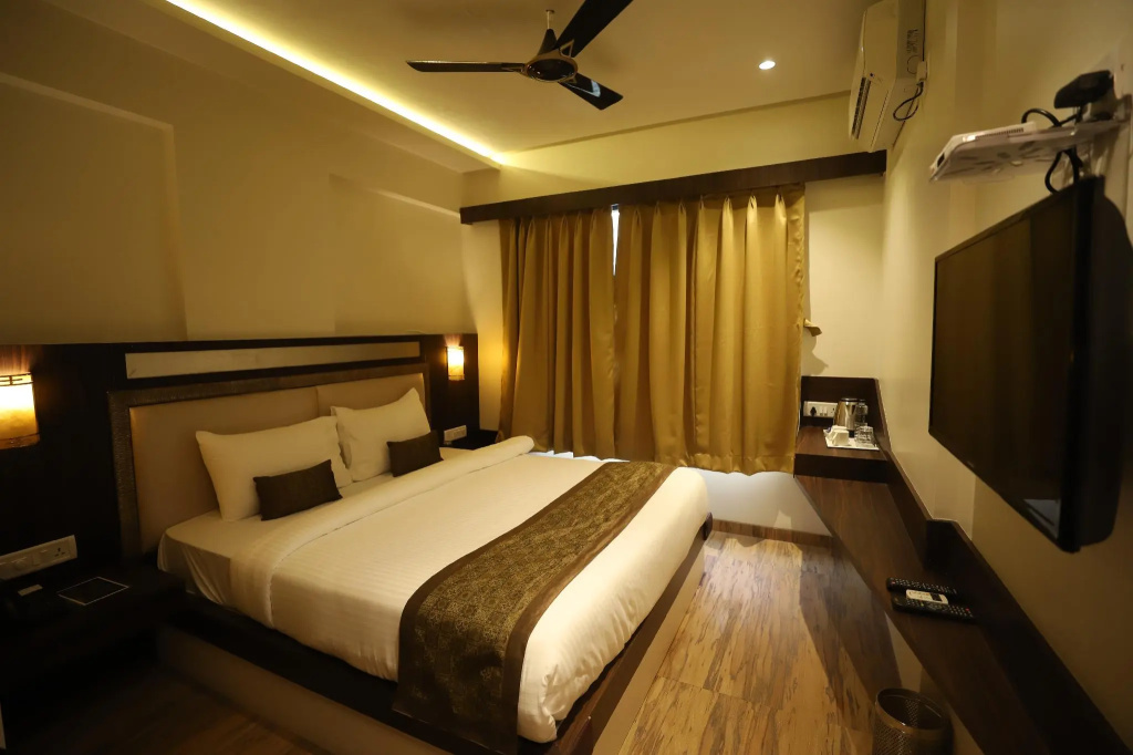 Hotel Seven Sky