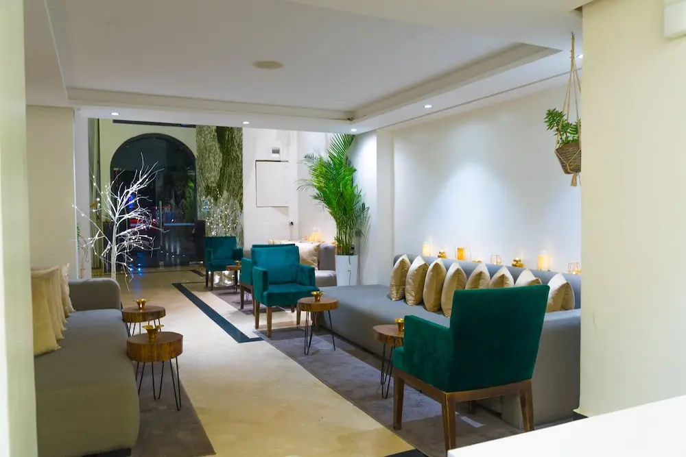 WINDSOR HOTEL CITY CENTER