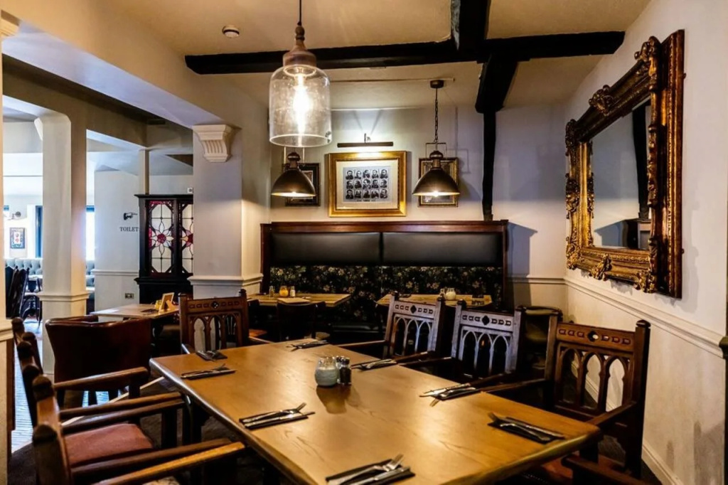 The Kings Arms and Royal Hotel, Godalming, Surrey - The Coaching Inn Group