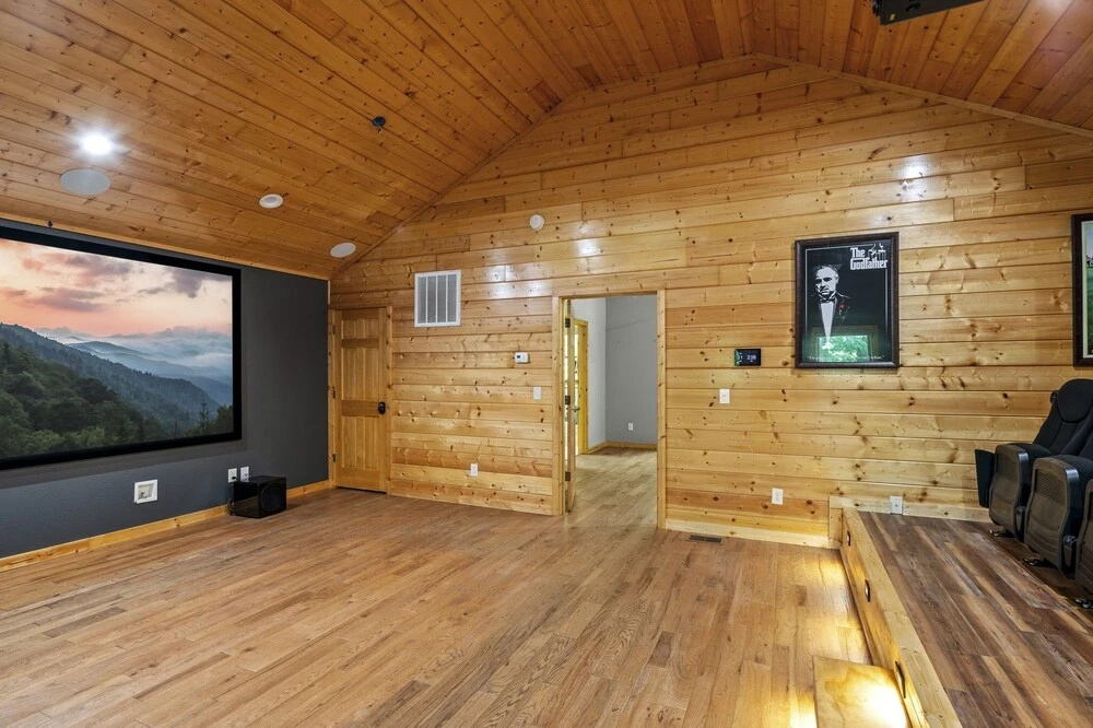 River Lodge 5 Bedroom Home by Redawning
