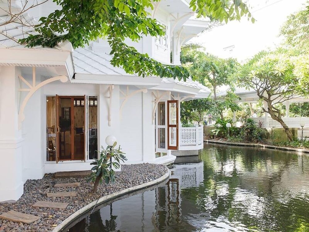 Royal Riverside Villa River View Suite