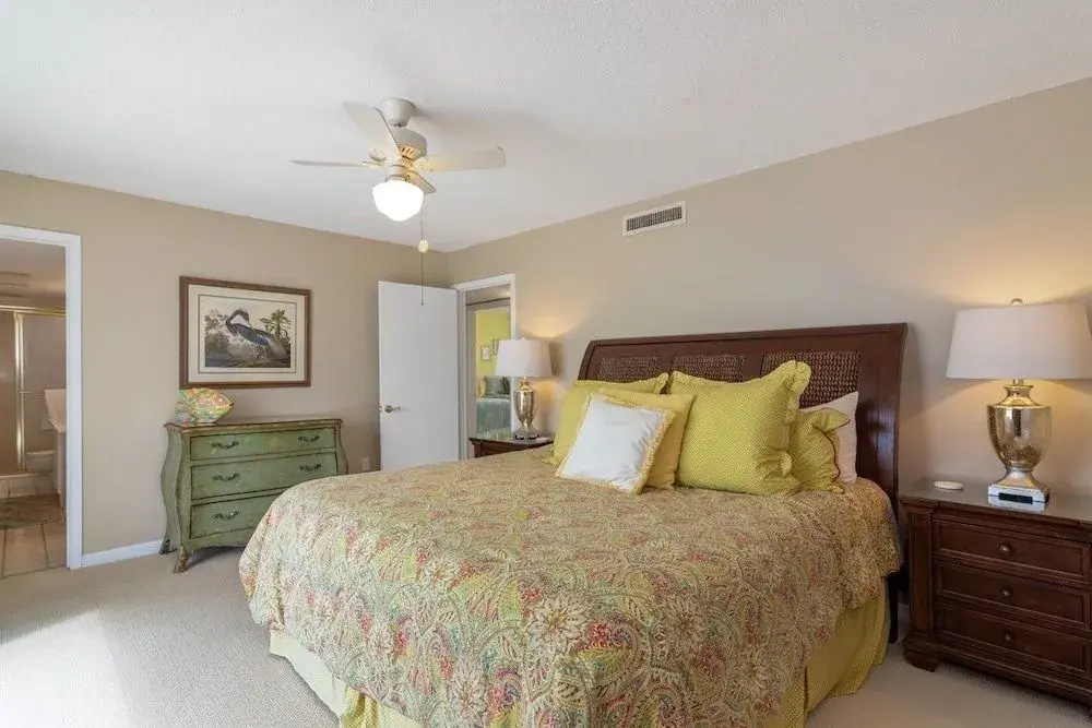 Shoreline 2096 Condo by RedAwning 
