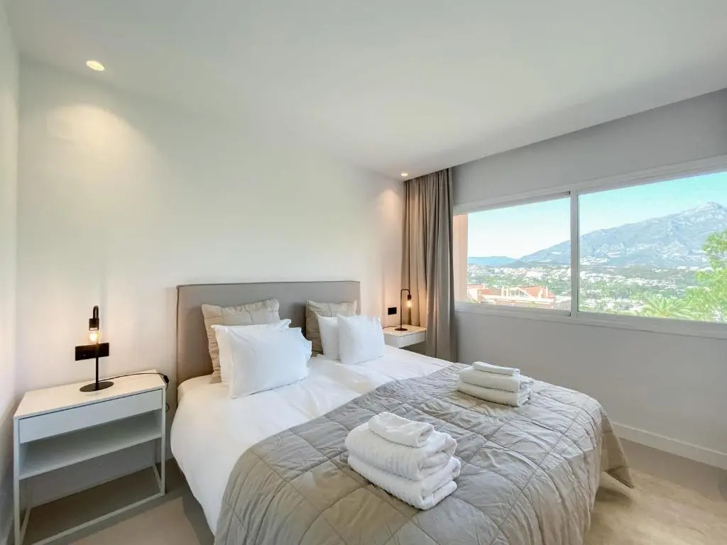 HEATED ROOFTOP POOL PENTHOUSE VIEWS MAGNA MARBELLA