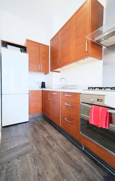 Classy, Modern 2BR Flat for 5 in Maida Hill