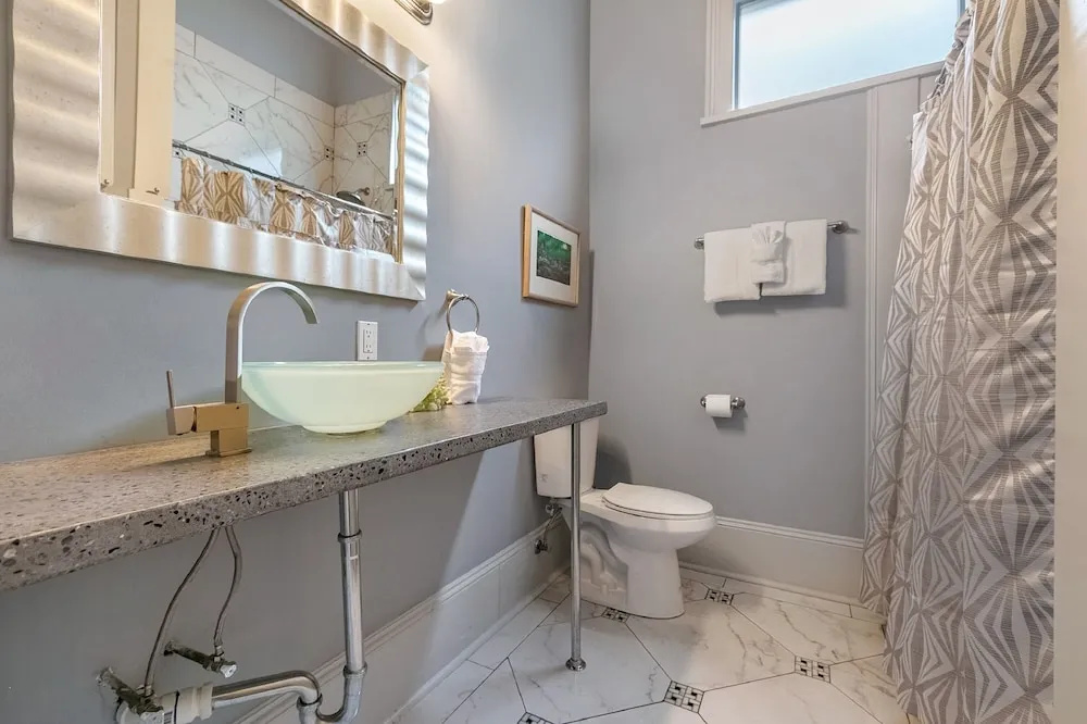 Modern 1-BD Near French Quarter | Walk to Superdome