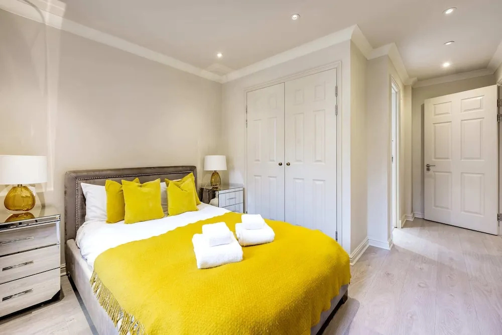 Beautiful 3-bed in the Heart of London With Parking-hosted by Sweetstay