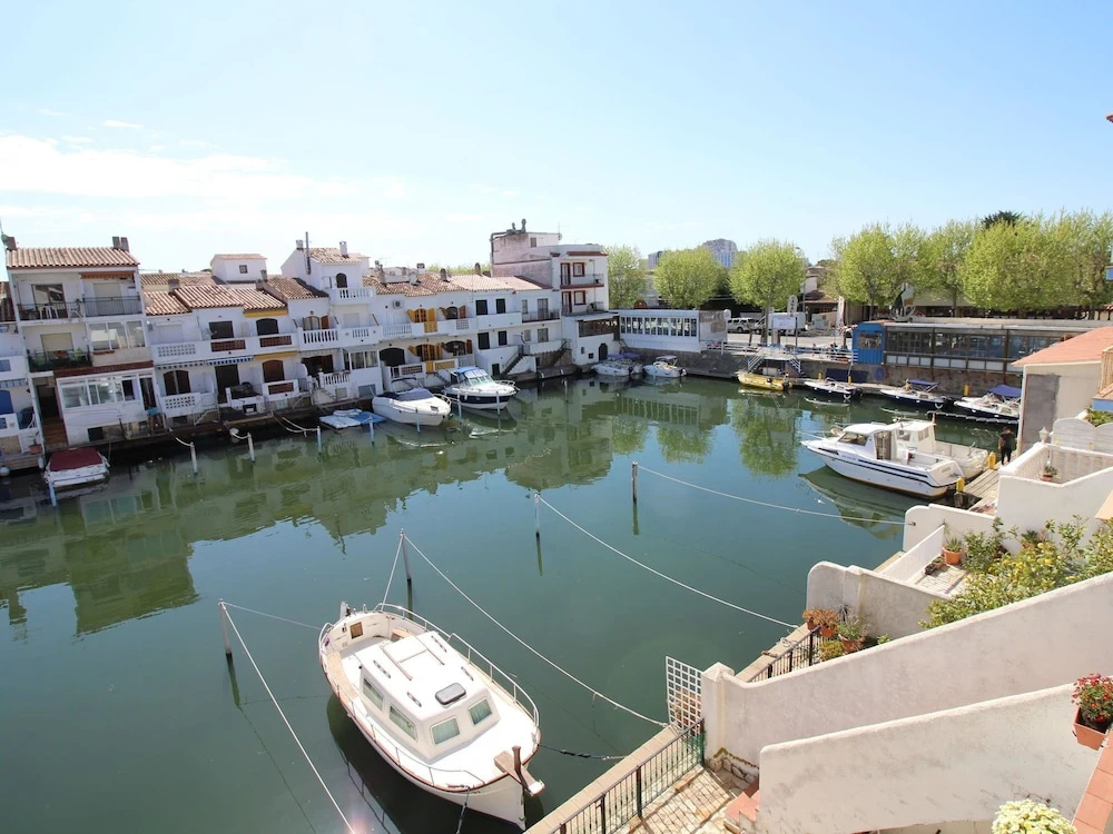Cozy Holiday Home in Empuriabrava With Terrace and Jetty