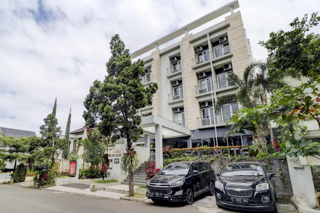 OYO 90563 Socialite Dago Asri