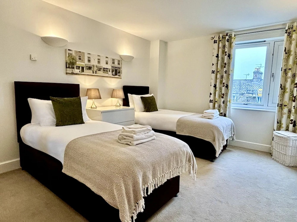 Your Space Apartments - The Hamilton's