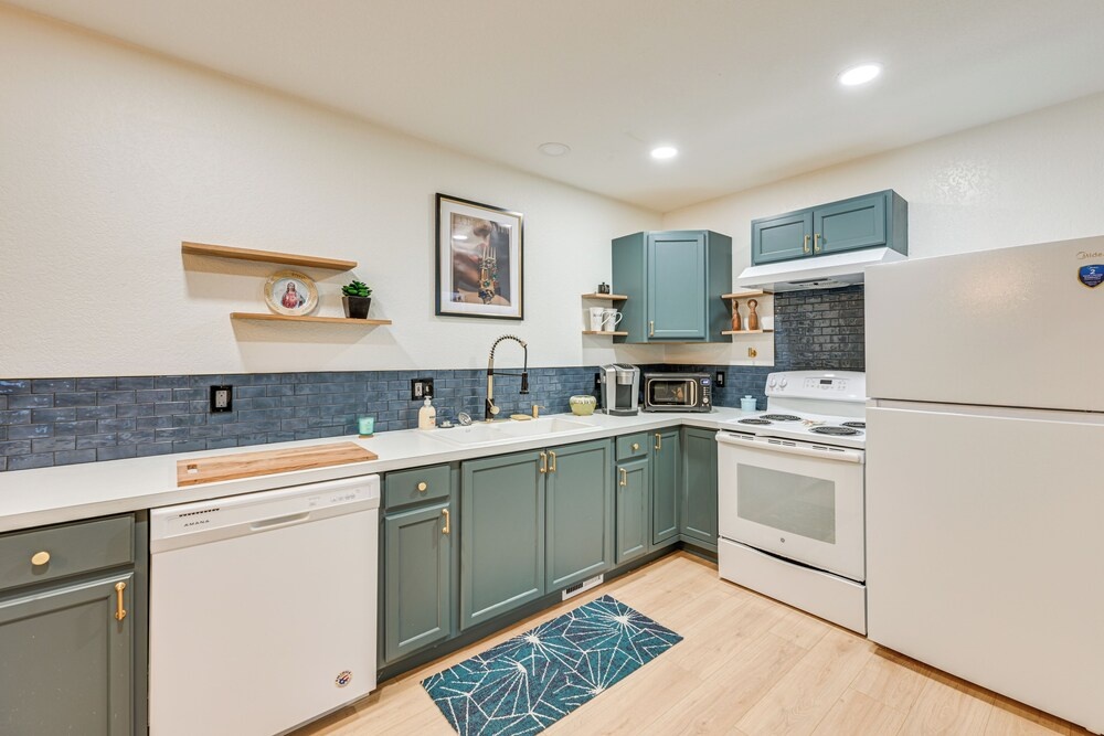 Mcm-inspired Decor & Top Location! Tumwater Duplex
