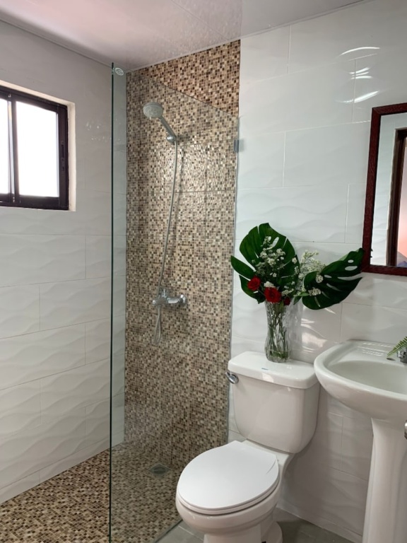 Stylish 1r-1b Apt Near The Beach And Main Street