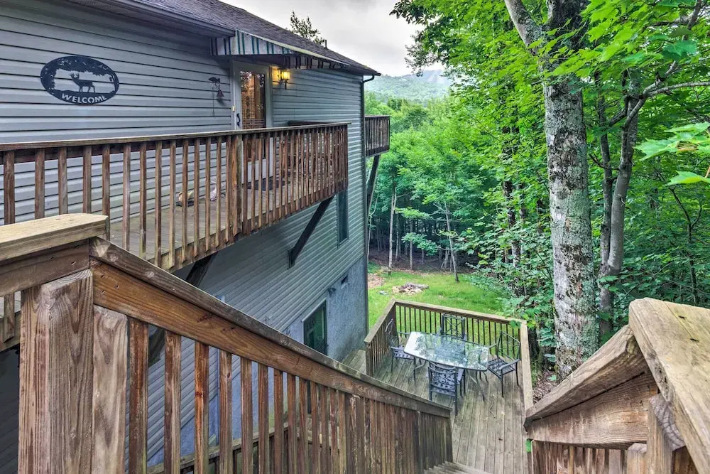 2 Mi to Ski Resort! Beech Mtn Cabin w/ Slope Views