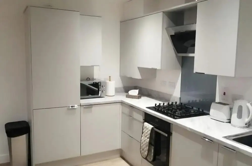 1 Bed Apartment Sleeps 2 - Parking & Wifi