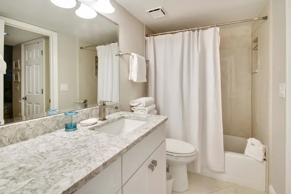 Emerald Isle 502 3 Bdrm Beachfront Condo / Sunset Views!