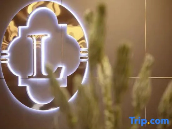Lan Ou Shangpin hotel (Linyi Lanshan Railway Station East Square)