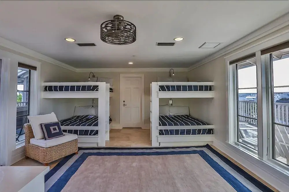 SIMMONS TOWNHOUSE 4 Bedroom Holiday Home by Five Star Properties