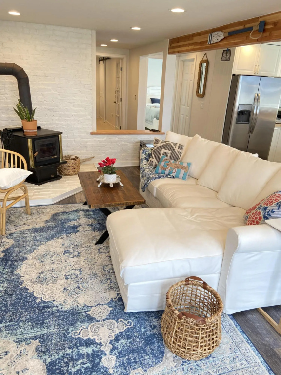 2BR 2BA Alki Beach Waterfront Retreat Extended Stay