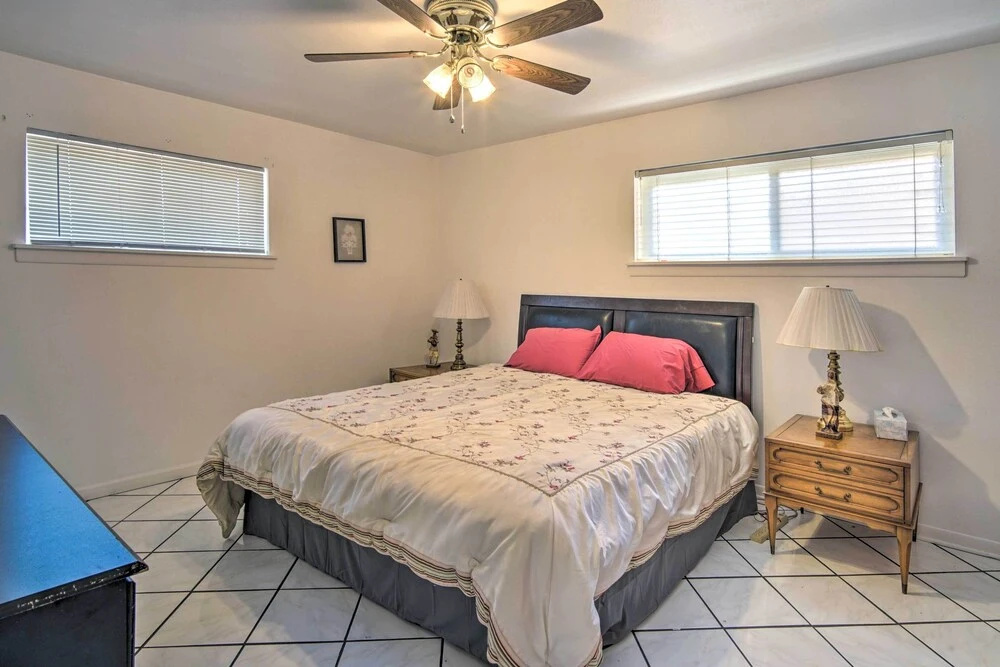 El Paso Home < 1 Mi to Lone Star Golf Club!