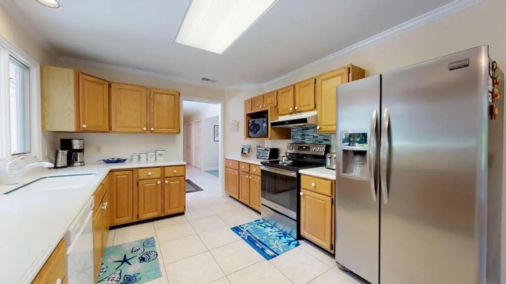 32 Heath Dr