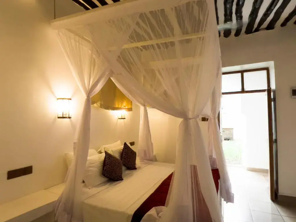 Emerald Palm Courtyard Hotel