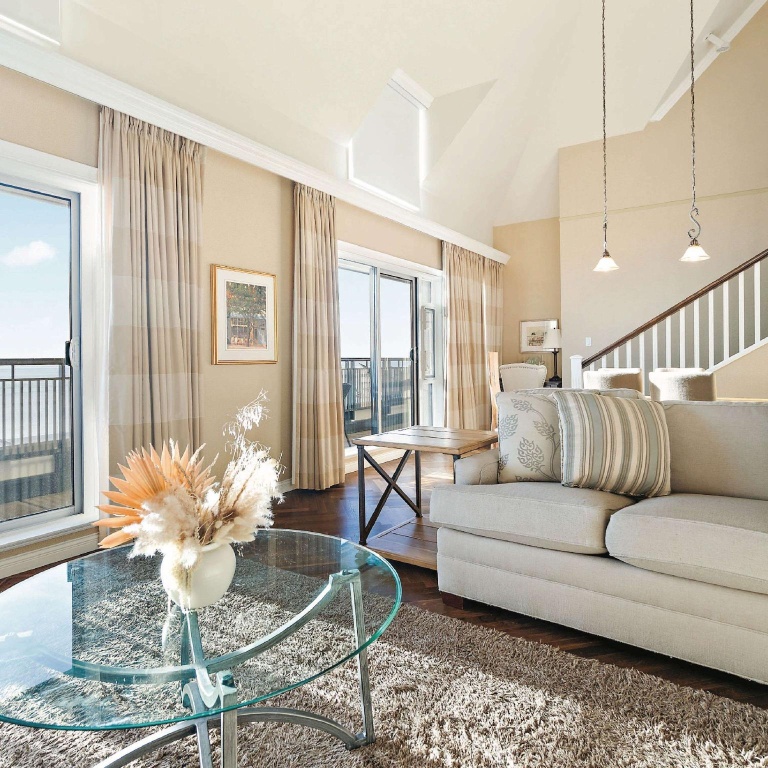 Oak Bay Beach Hotel