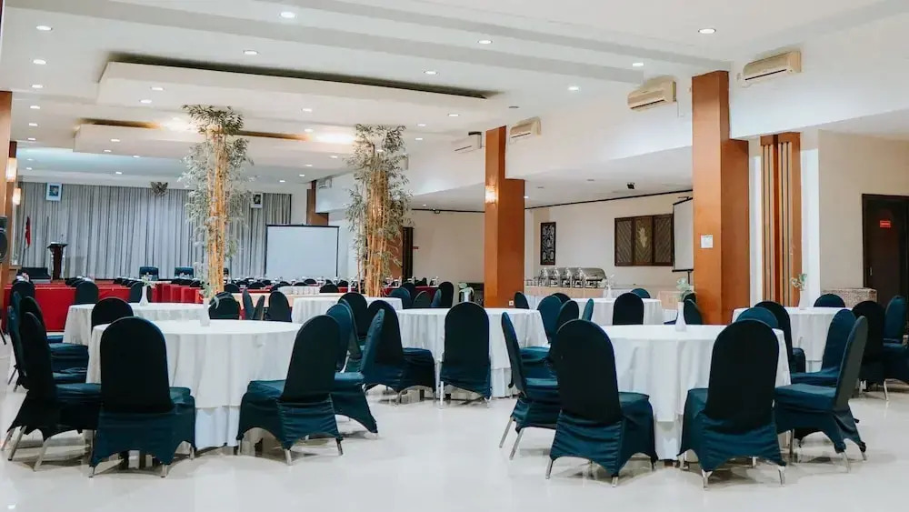 Tuwuh Hotel at Kayutangan