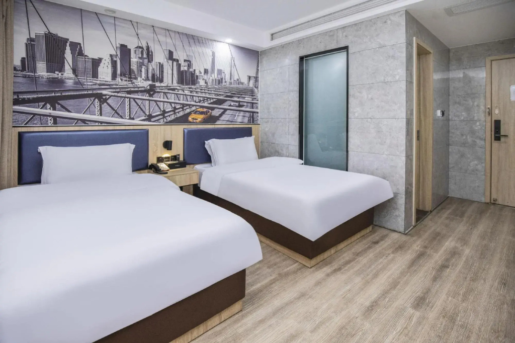 Qingmu Select Hotel (Nanjing University of Aeronautics and Astronautics Cuipingshan Subway Station)